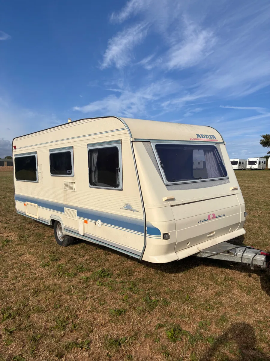 Fixed bed adria - Image 1