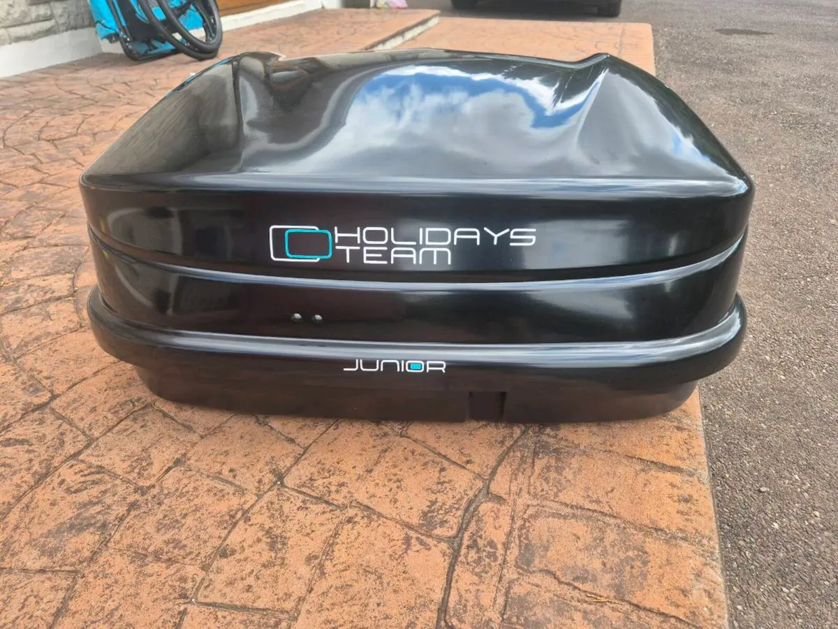 Car roof box - Image 1