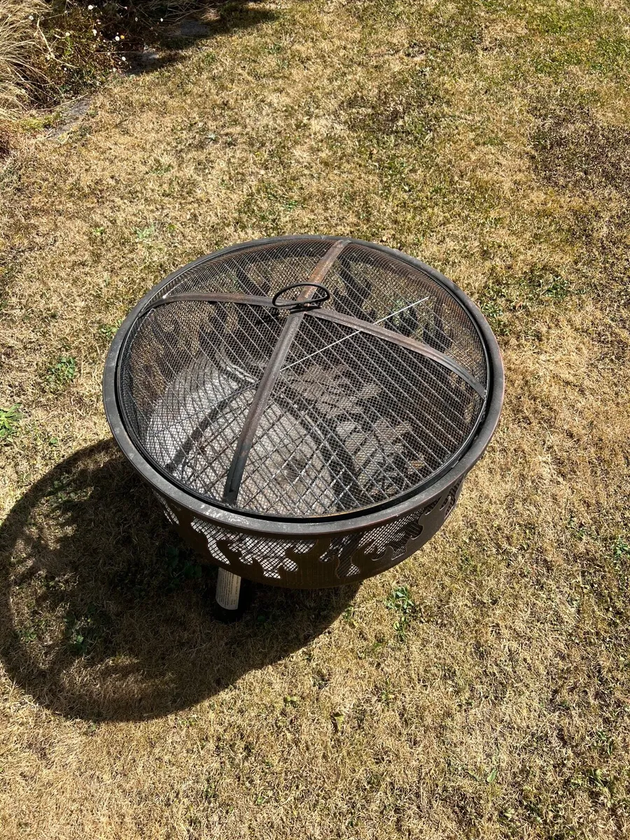 Outdoor Fire Pit with Spark Guard – Garden Fire Bo - Image 3