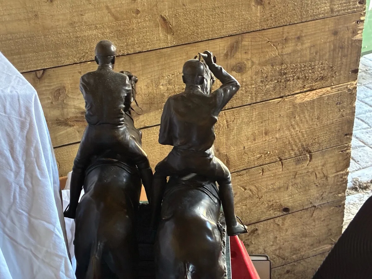 Bronze statue - Image 2