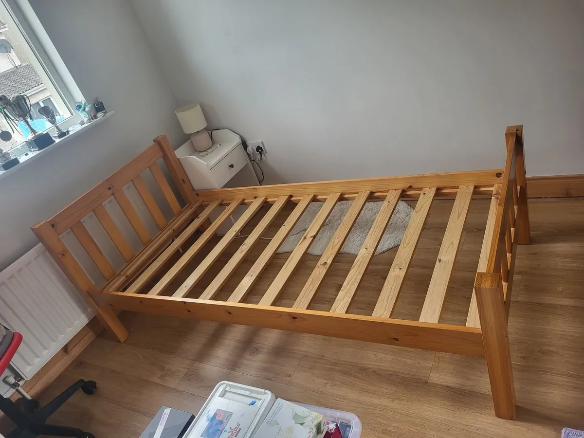 Wooden single bed - Image 2