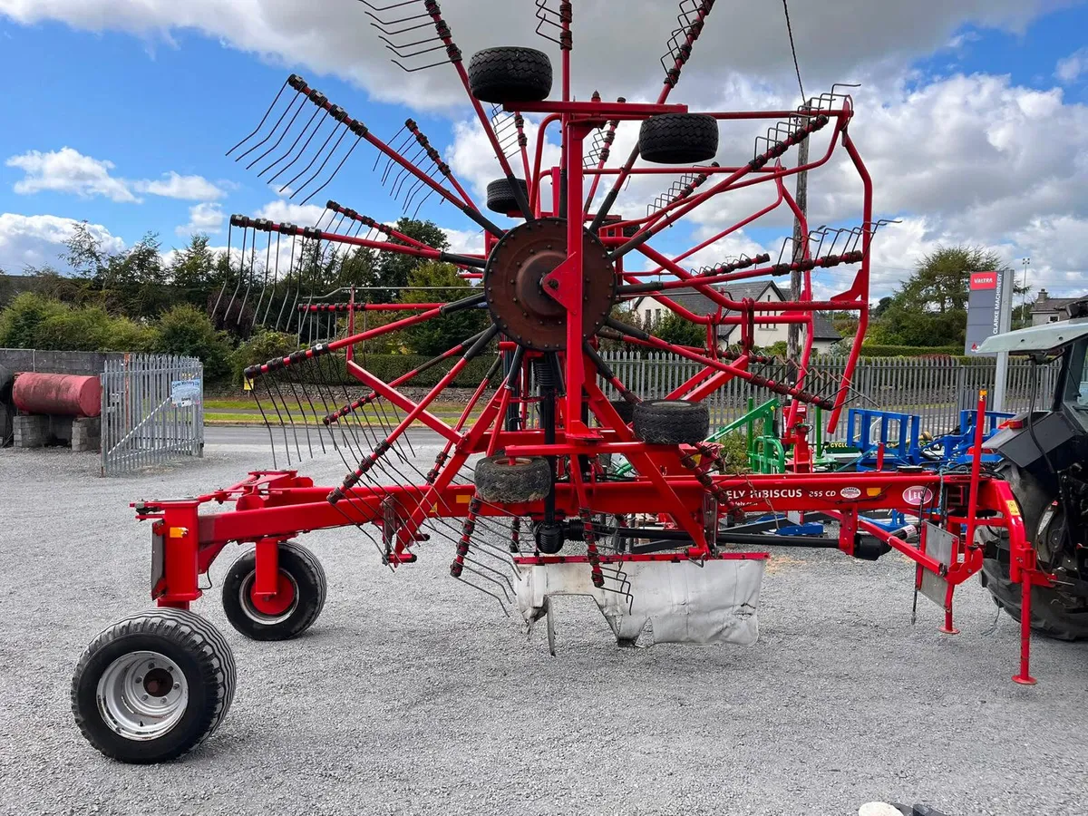 Lely Hibiscus 855CD Twin Rotor Rake - Image 2