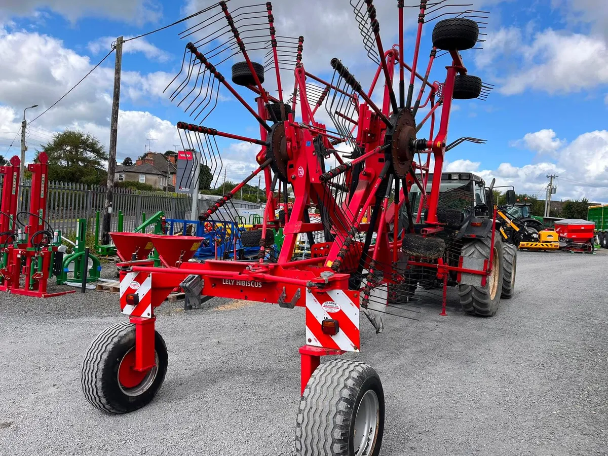 Lely Hibiscus 855CD Twin Rotor Rake - Image 1