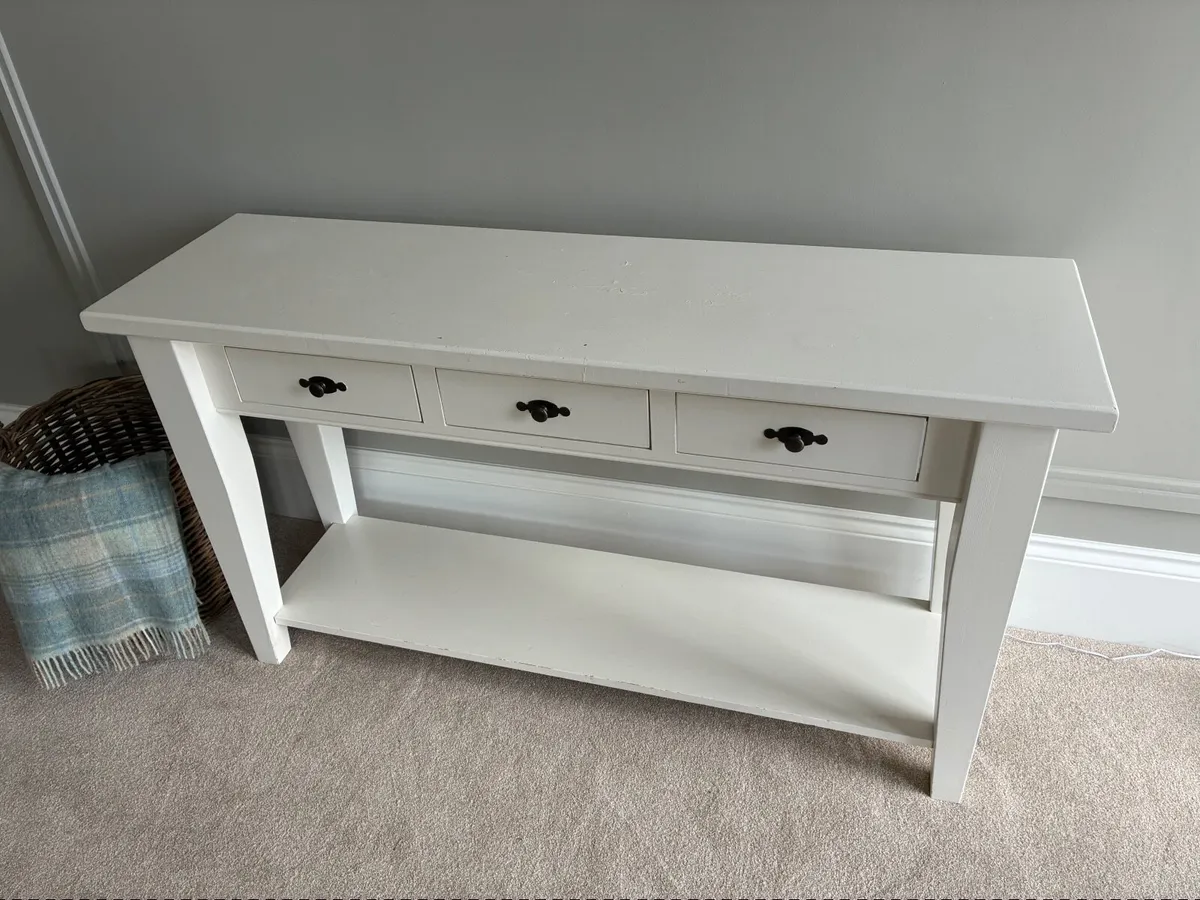 Elegant Cream Console Table | 3 Drawers | Hallway/ - Image 1