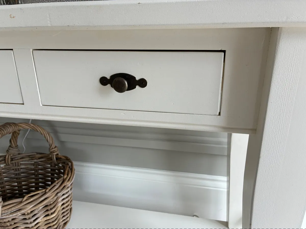 Elegant Cream Console Table | 3 Drawers | Hallway/ - Image 2