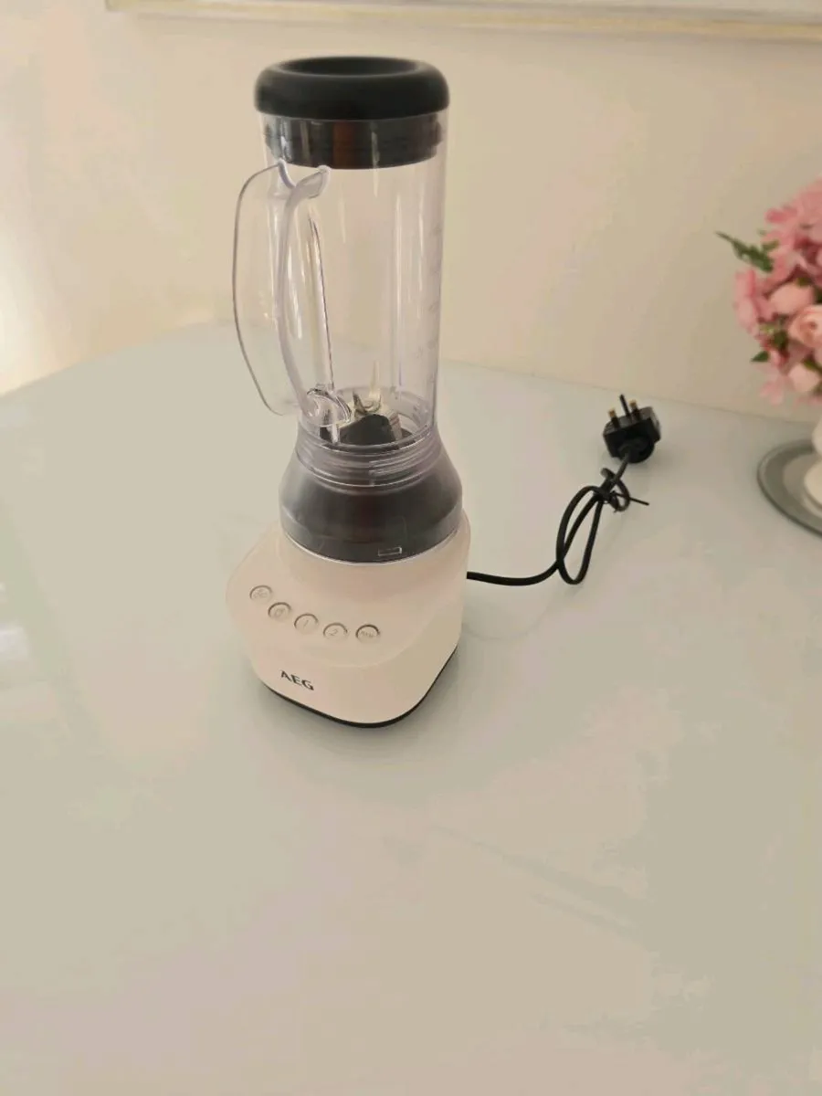 AEG Blender / Smoothie Maker - Image 1