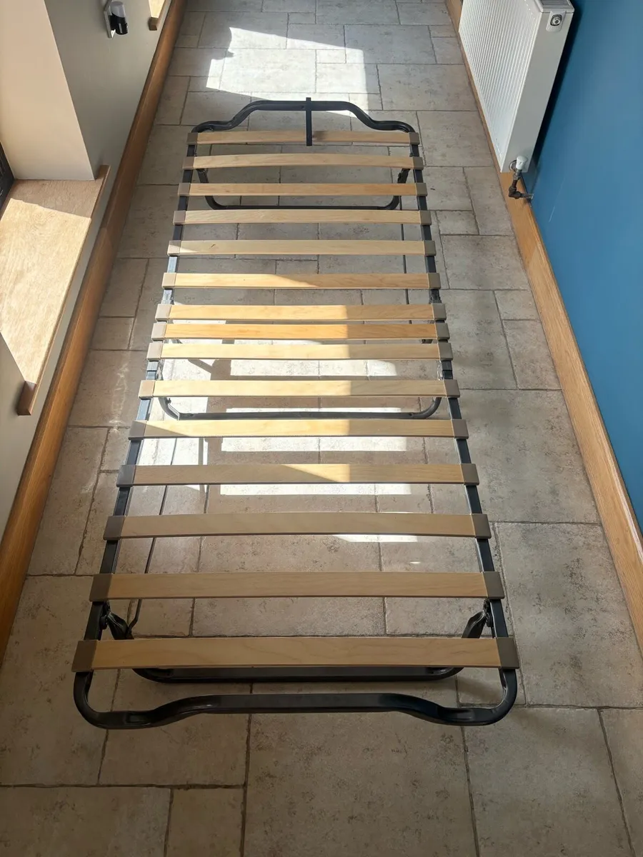 Single fold up bed - Image 1