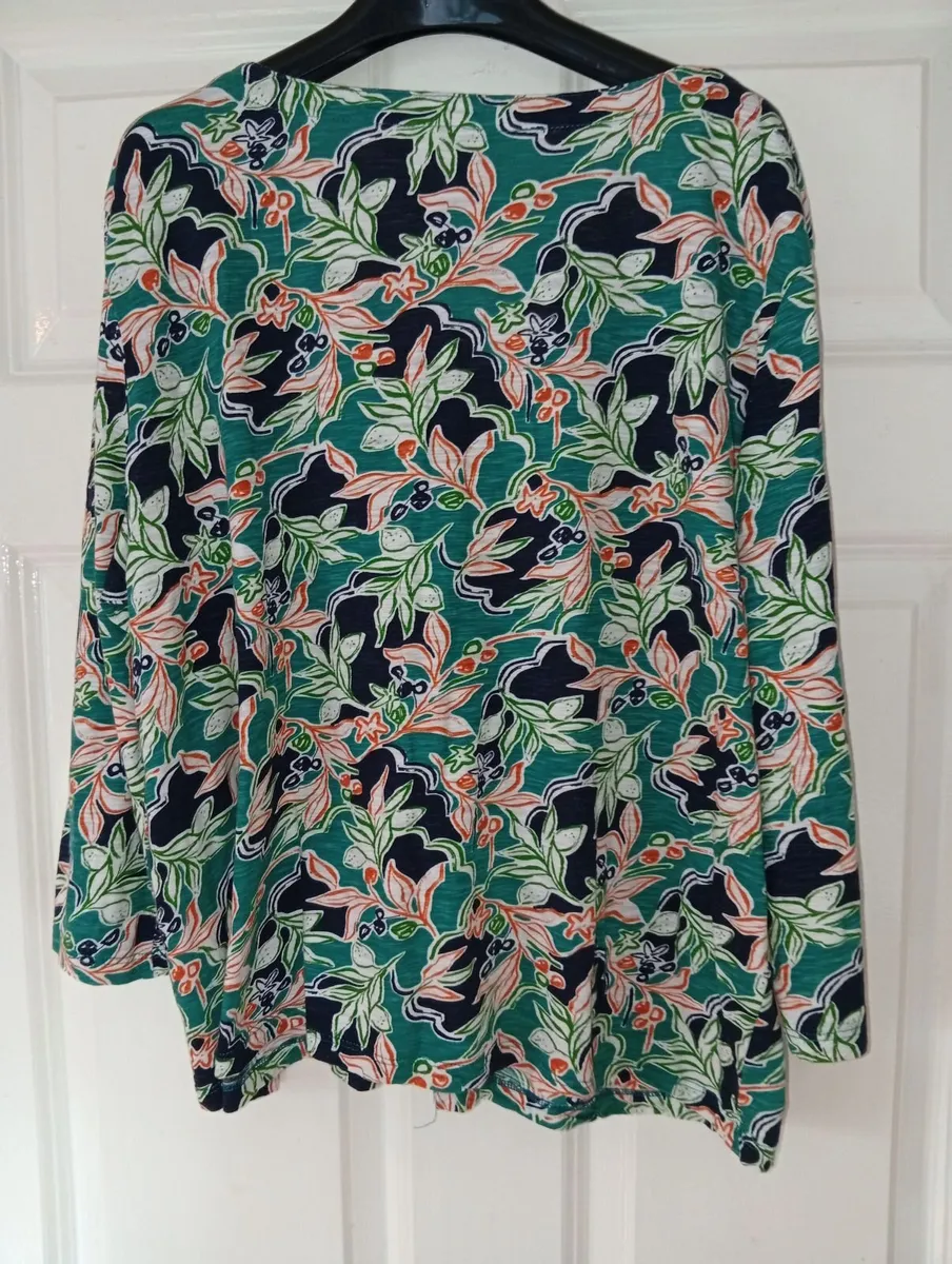 Women's top - Image 1