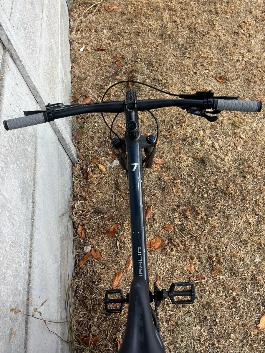 Trek Marlin 7 Gen 2 Mountain Bike - Image 2