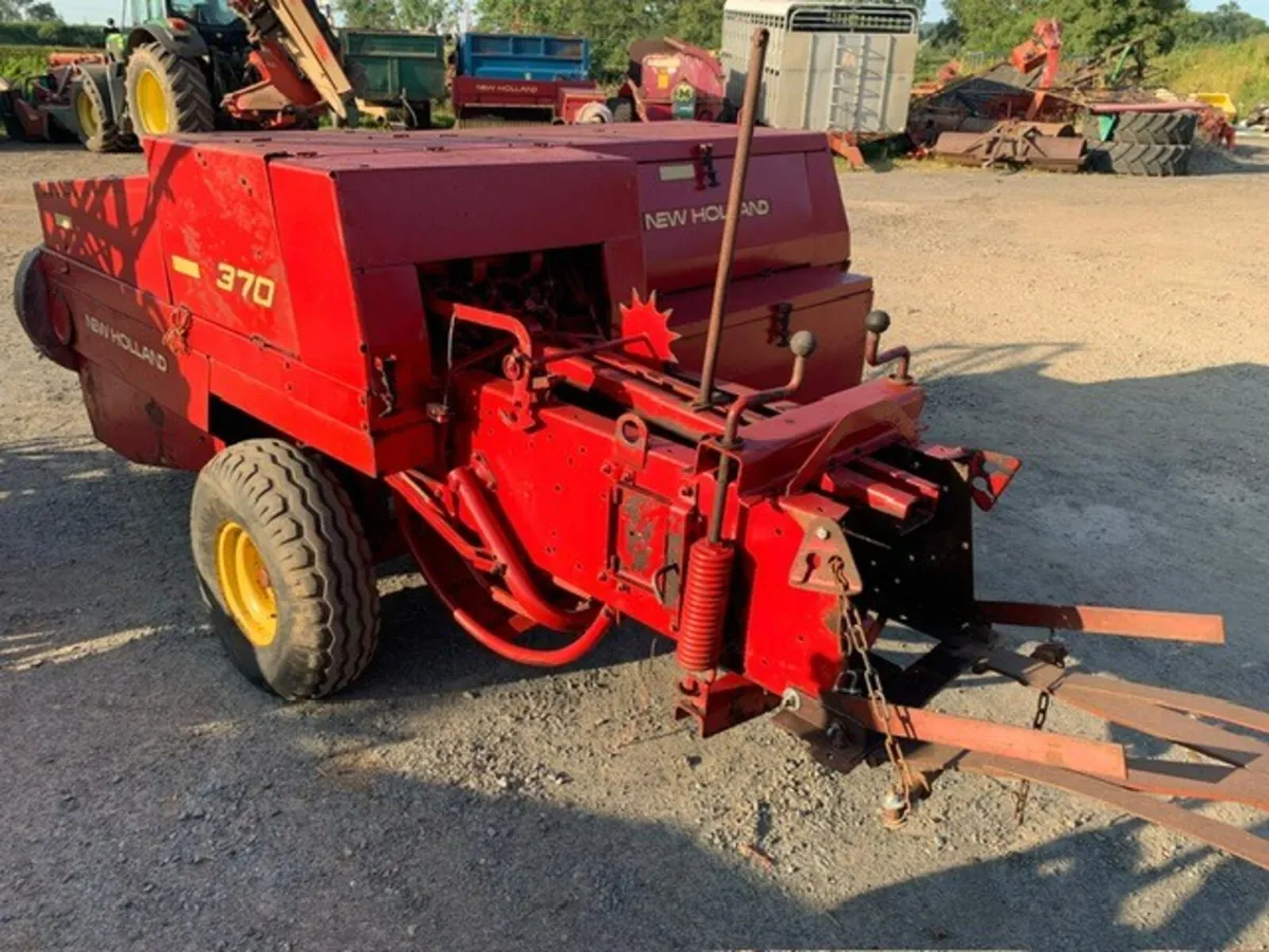 NEW HOLLAND 370 CONVENTIONAL BALER - Image 4