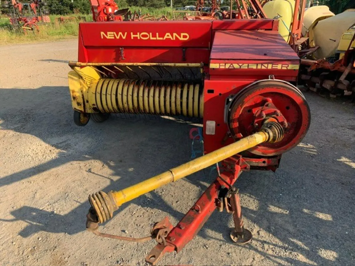 NEW HOLLAND 370 CONVENTIONAL BALER - Image 1