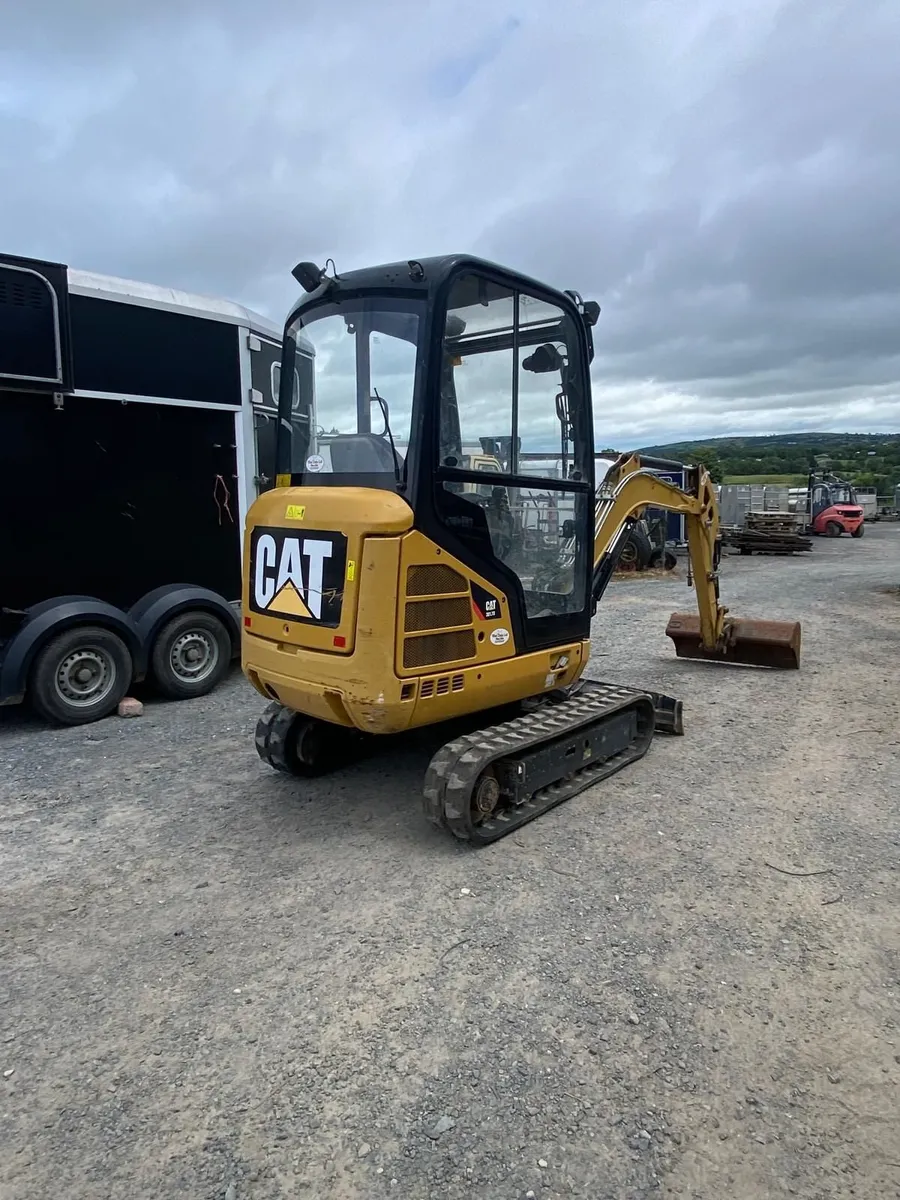 Mini excavator 1.9 ton 3 buckets - Image 1
