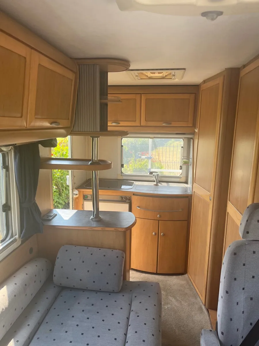 Camper - Image 1