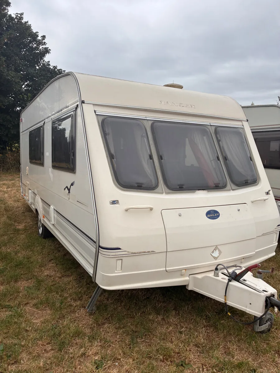 4 berth Bailey caravan - Image 1