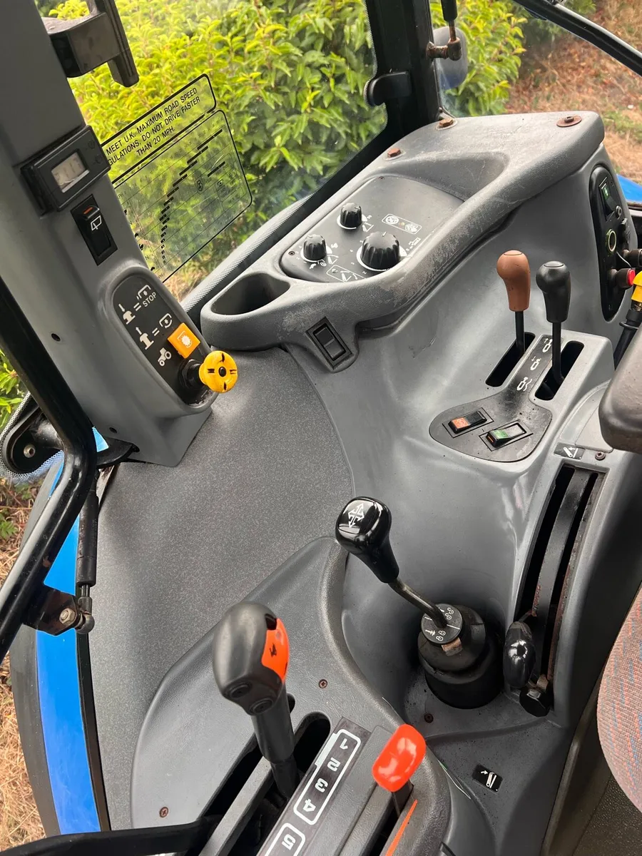 TS115 New Holland - Image 2