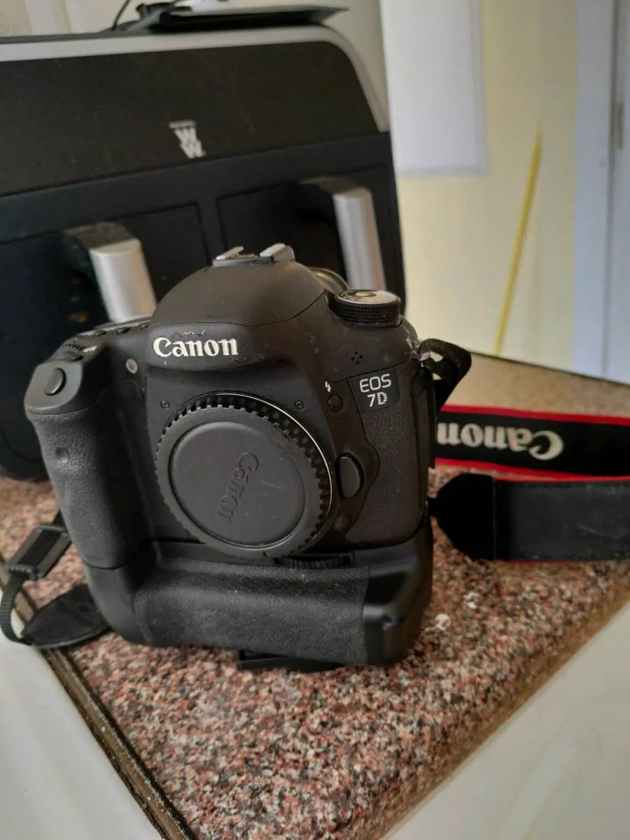 Canon eos 7D and lots of extras - Image 2