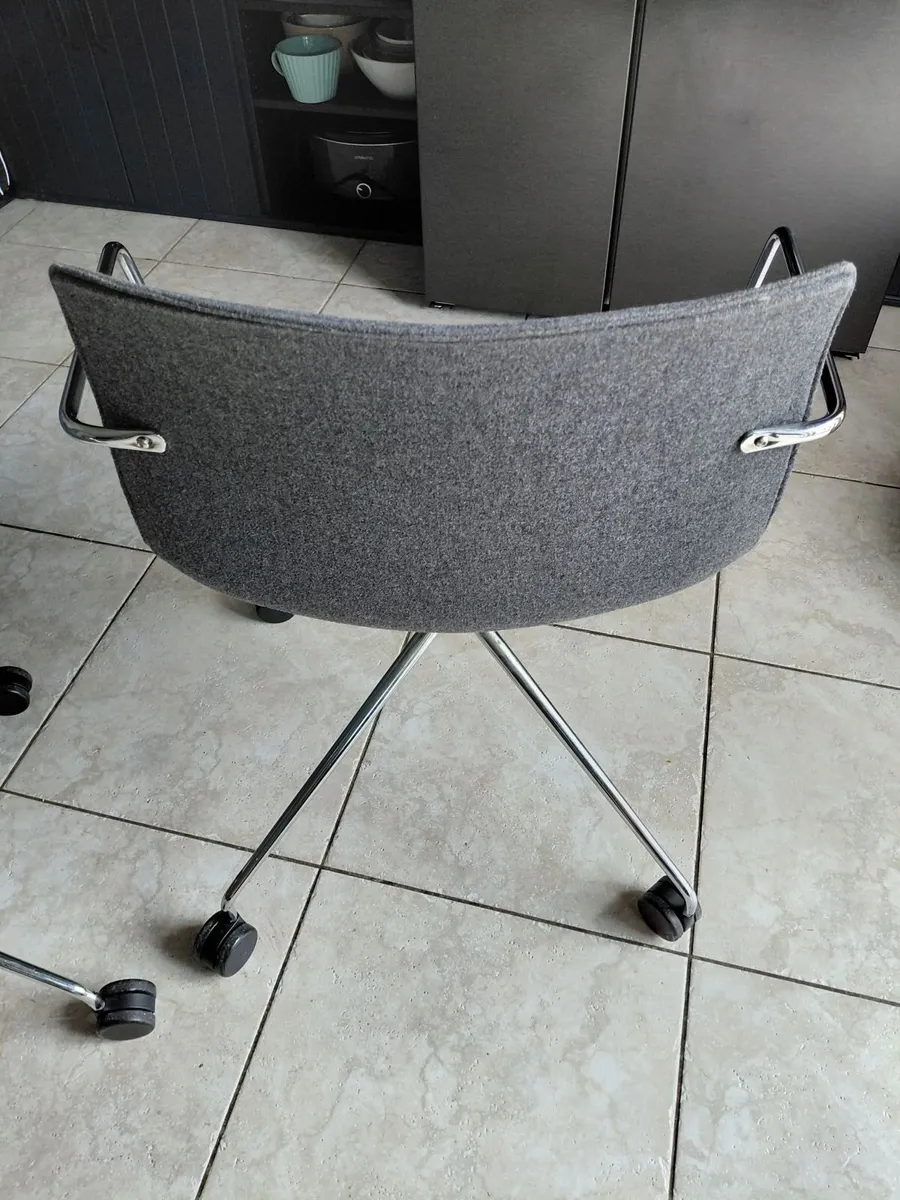 Office Chairs - Image 4