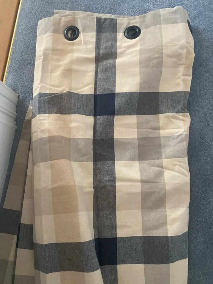 curtains - Image 1