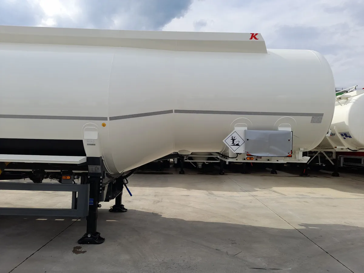 Kassbohrer Fuel Tanker - Image 2