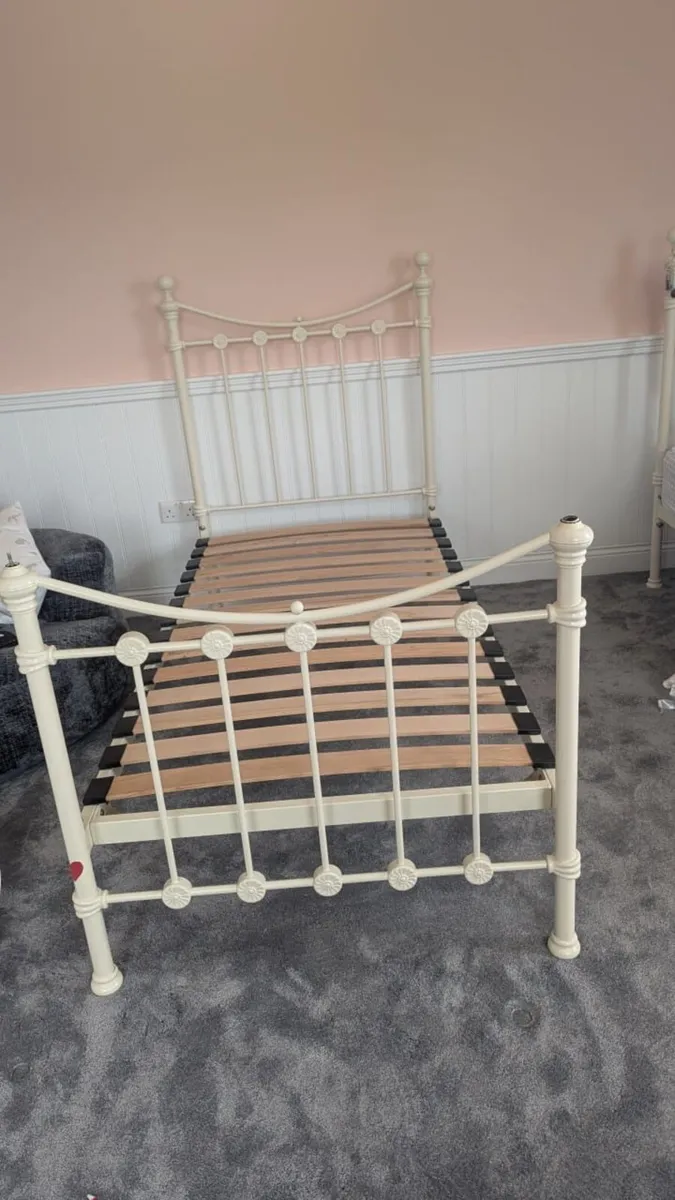 Metal frame single beds - Image 4