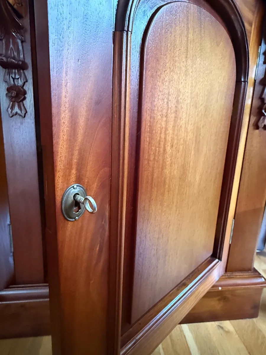 Beautiful mahogany 3 door chiffonier - Image 4