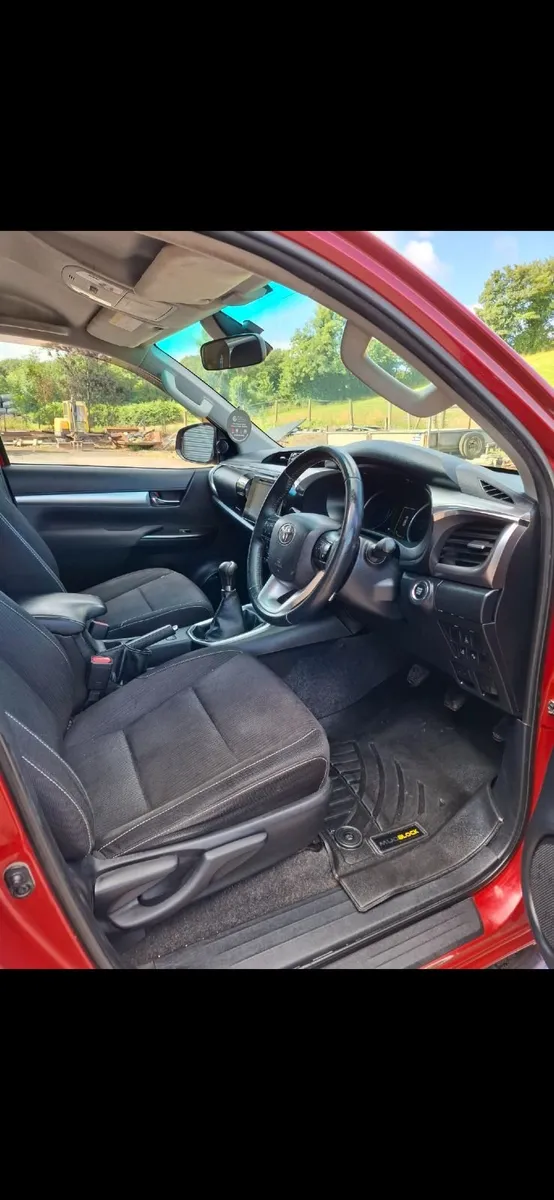 Toyota Hilux 2017 - Image 4
