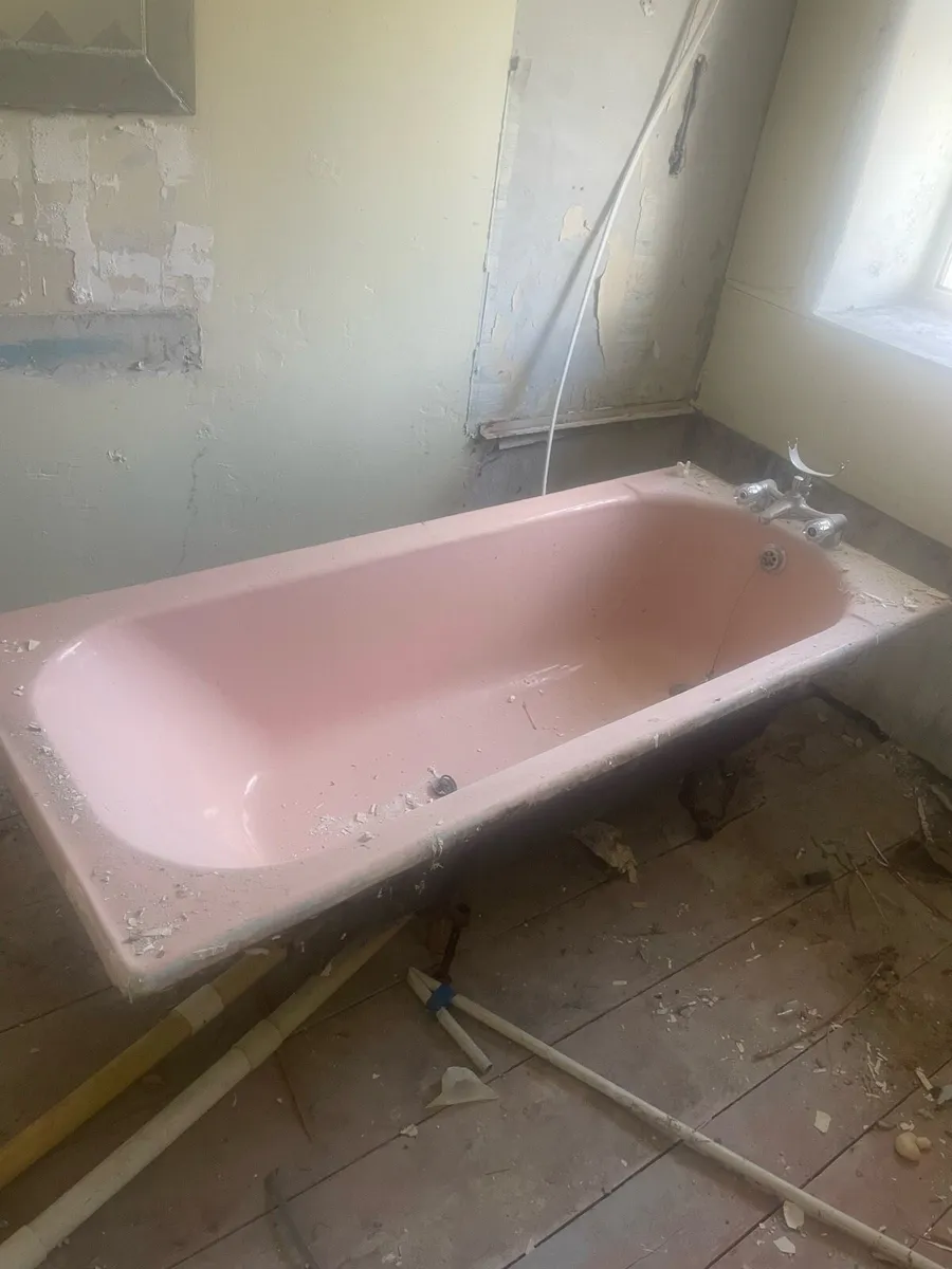 Cast iron bath tub