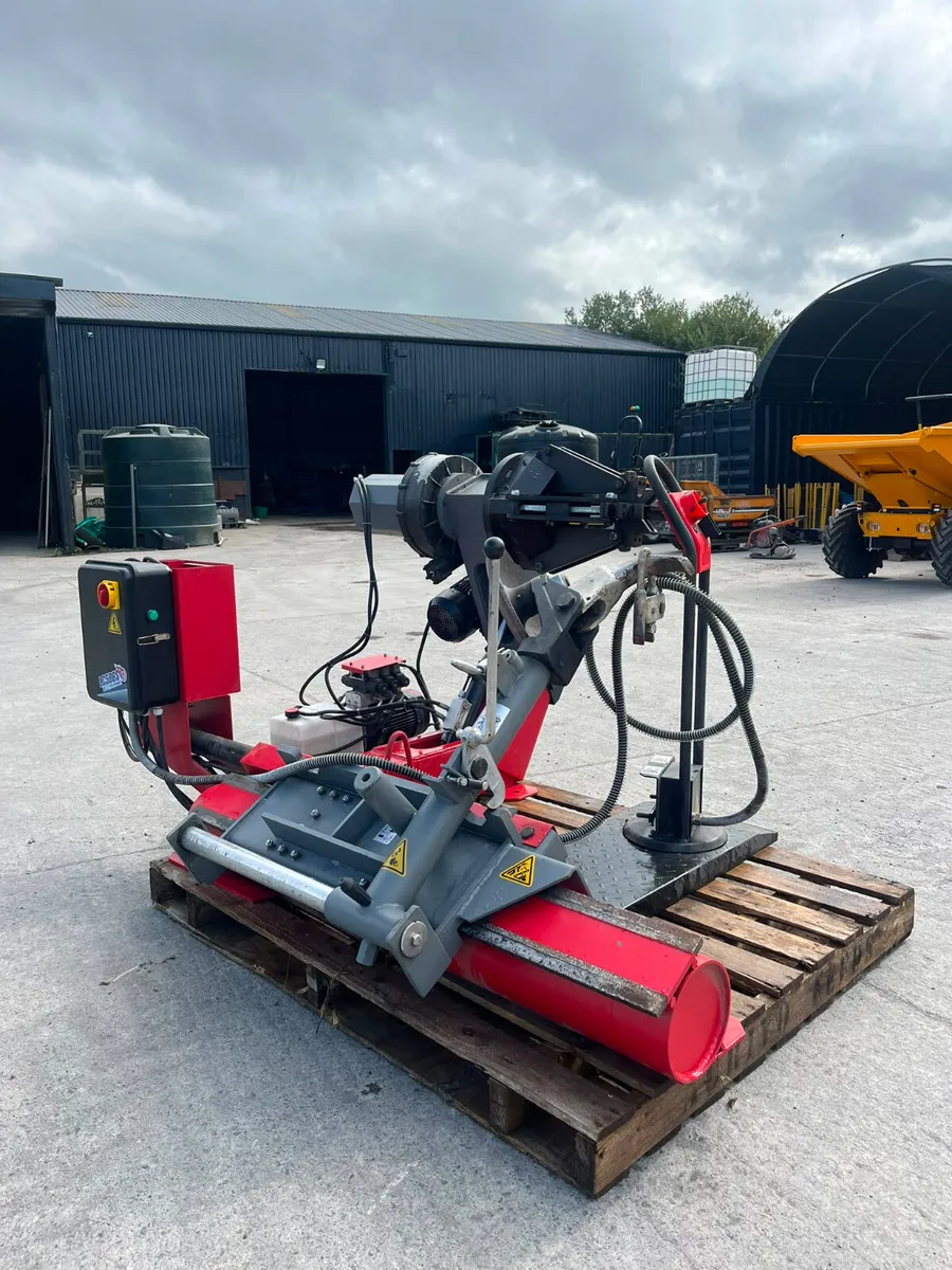 Heavy goods tyre changer machine - Image 2