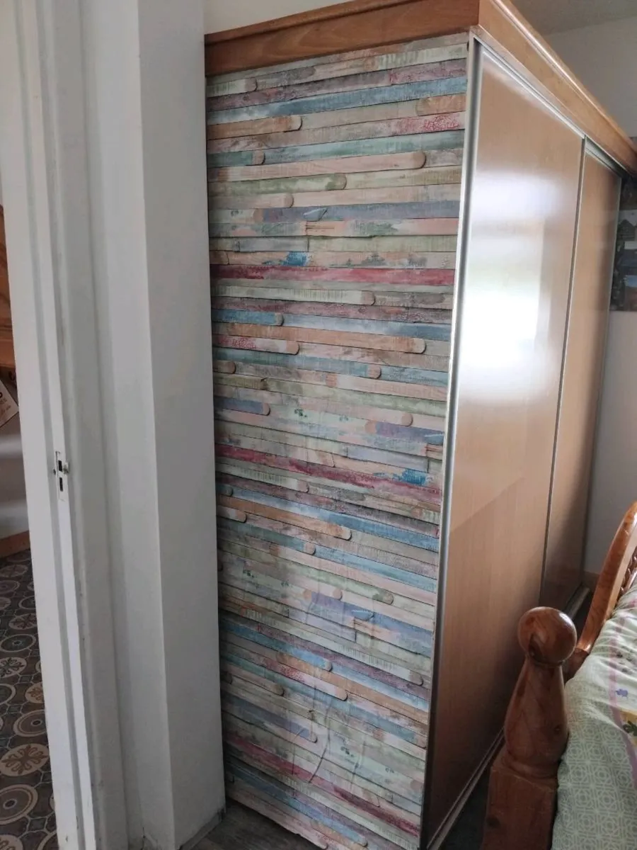 Wardrobe with sliding doors - Image 2