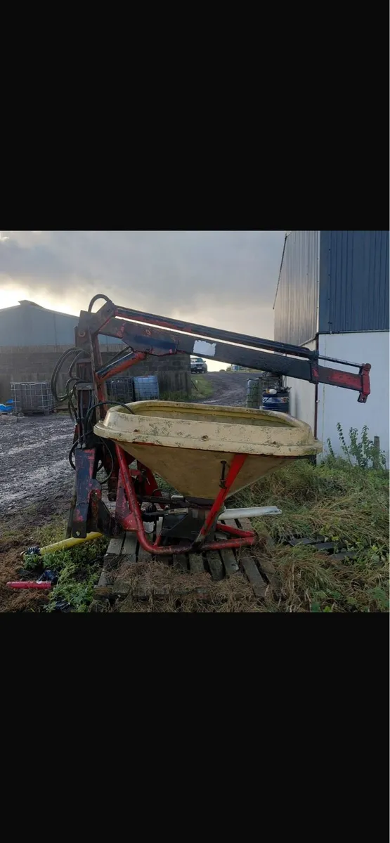 Vicon Spreader with Hoist - Image 1