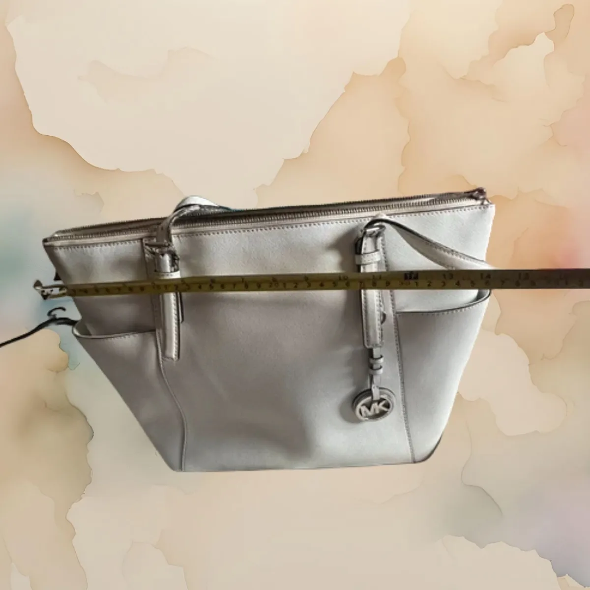 Michael Kors White Saffiano Leather Handbag - Image 2