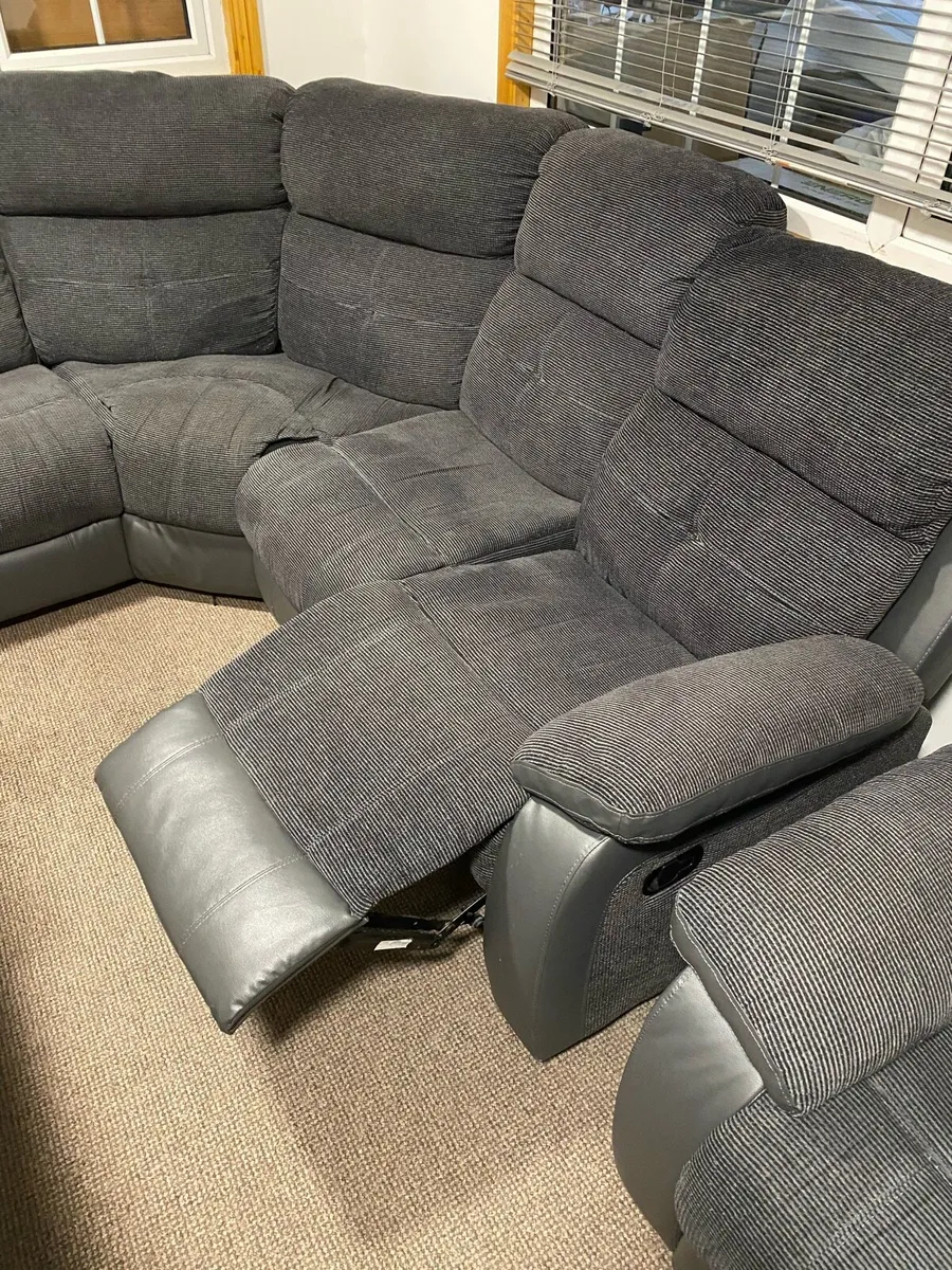 Corner couch and separate recliner - Image 2