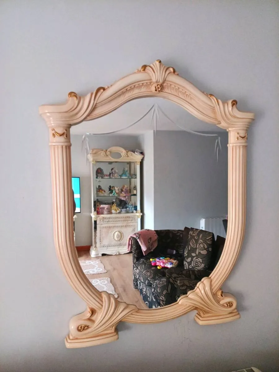 Italian furniture - Image 3