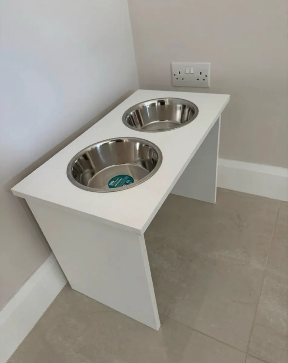 Dog food stand - Image 1