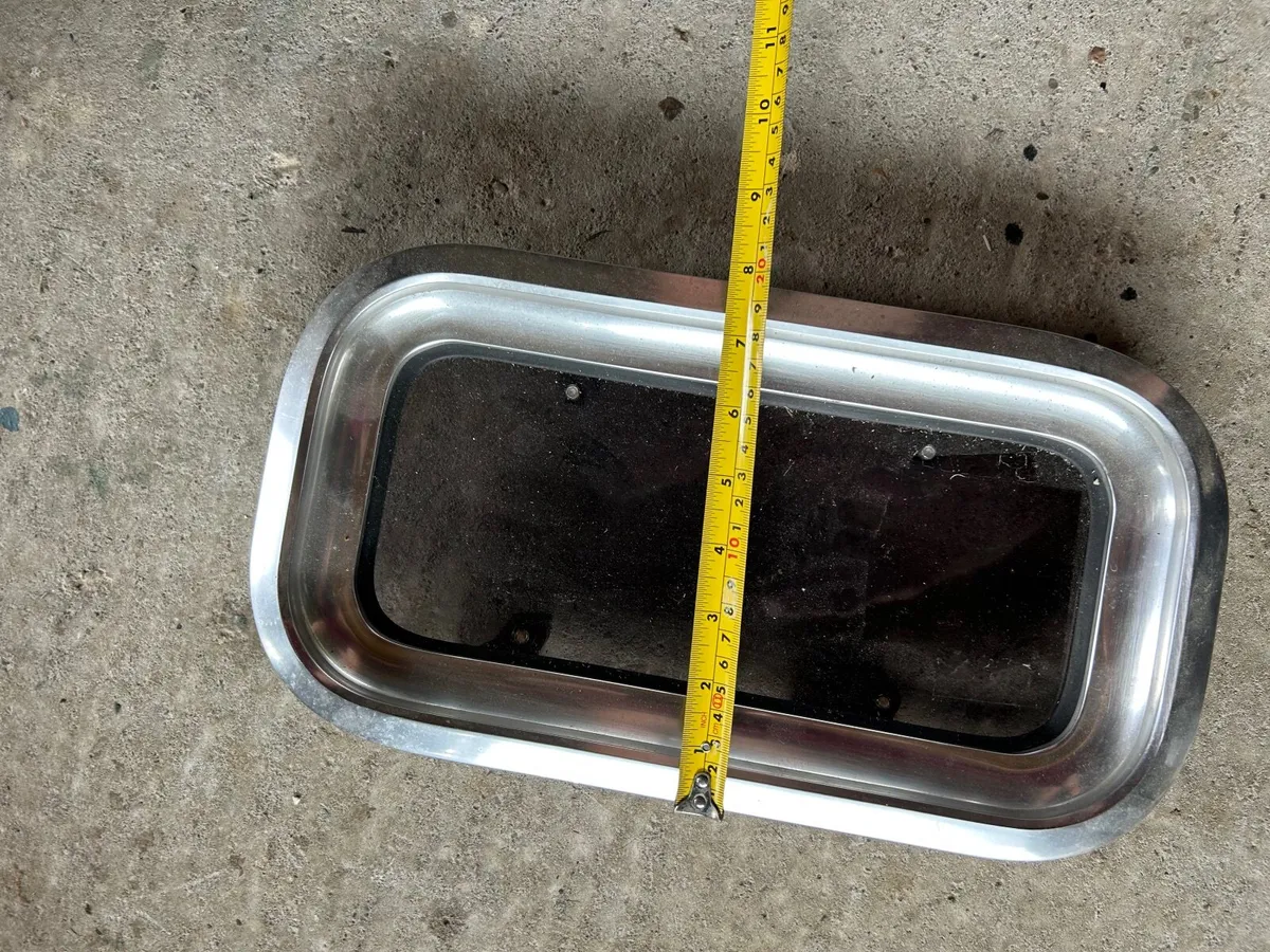 Boat hatch - Image 1