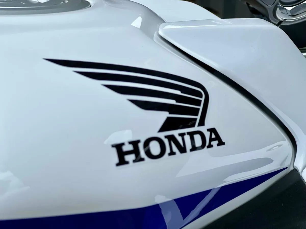 Honda CBR300R 2016 - Image 2
