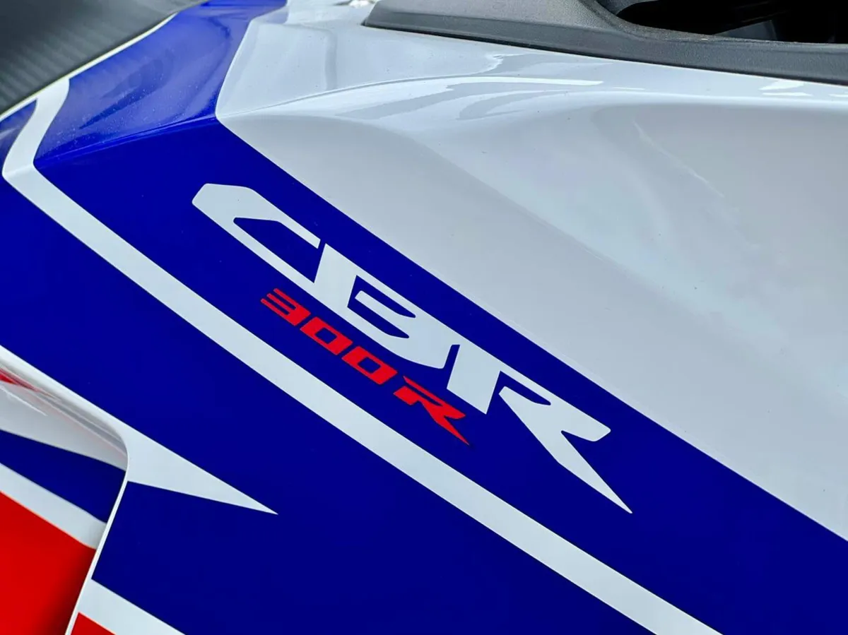 Honda CBR300R 2016 - Image 3