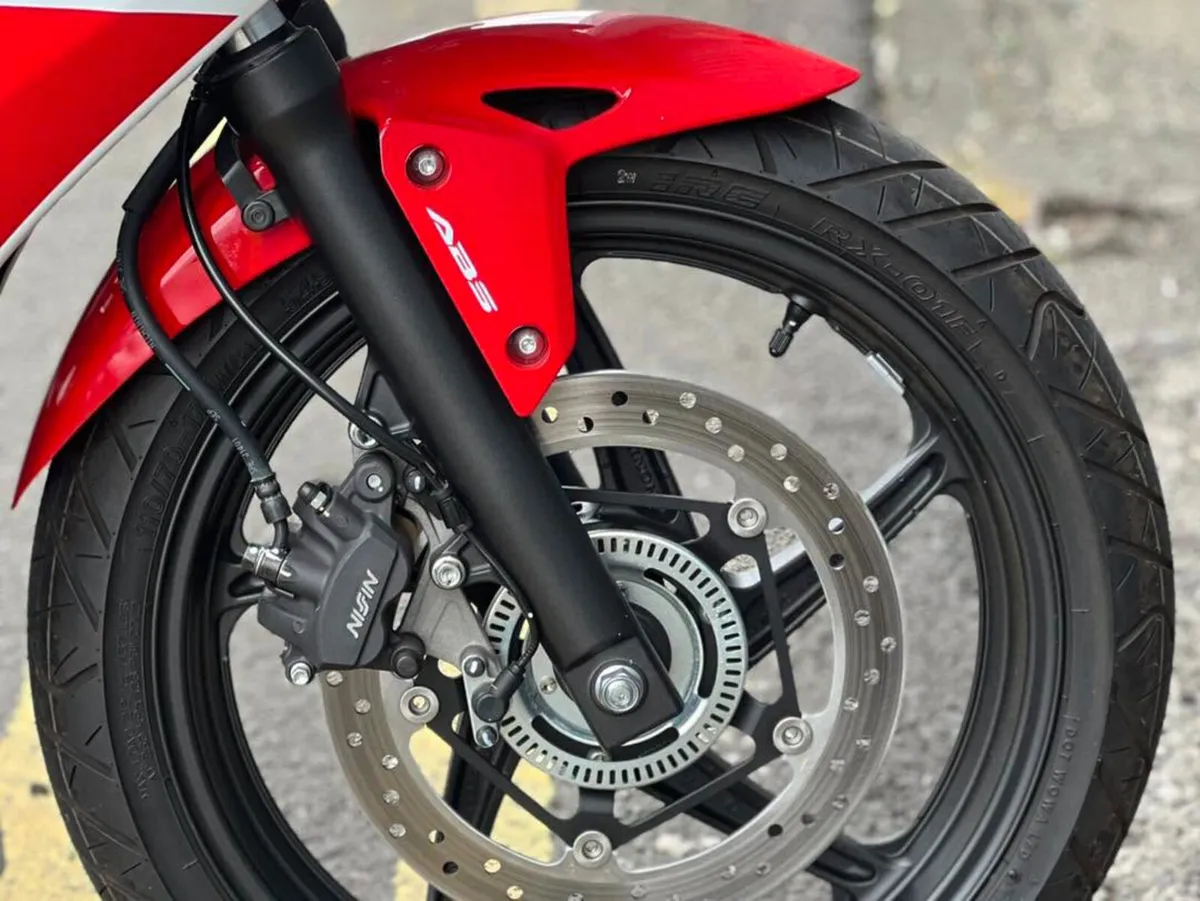 Honda CBR300R 2016 - Image 4