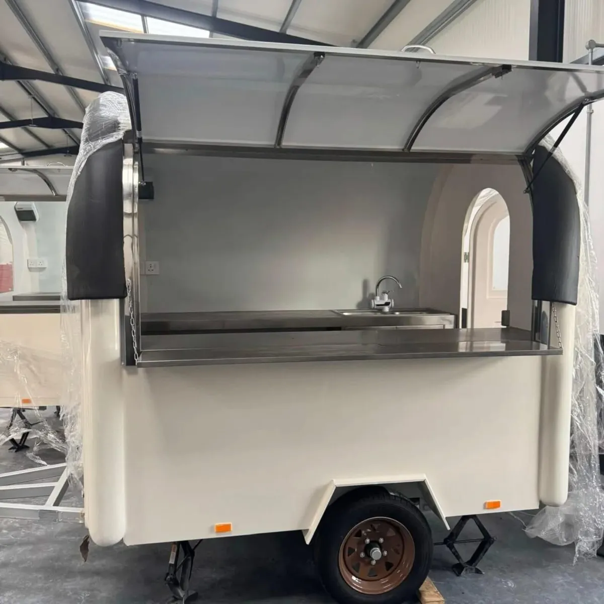 Food Trailer - Image 1