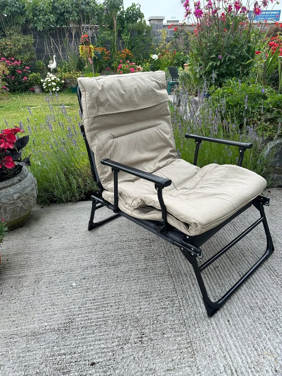 Folding camp chair - Image 2