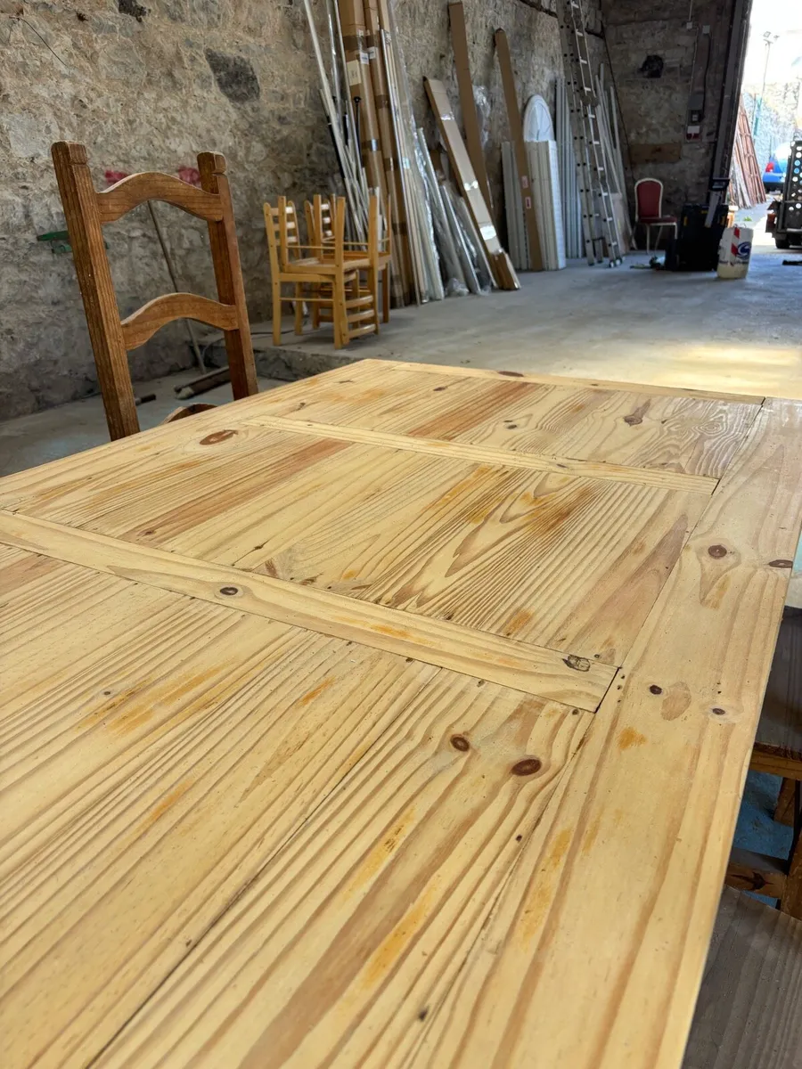 Dining Table and 6 chairs - Image 1