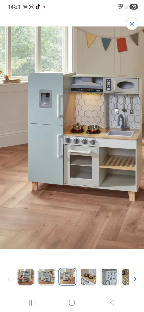 Toy kitchen