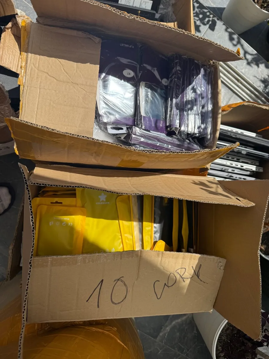 Bulk charger, cables cases etc - Image 3