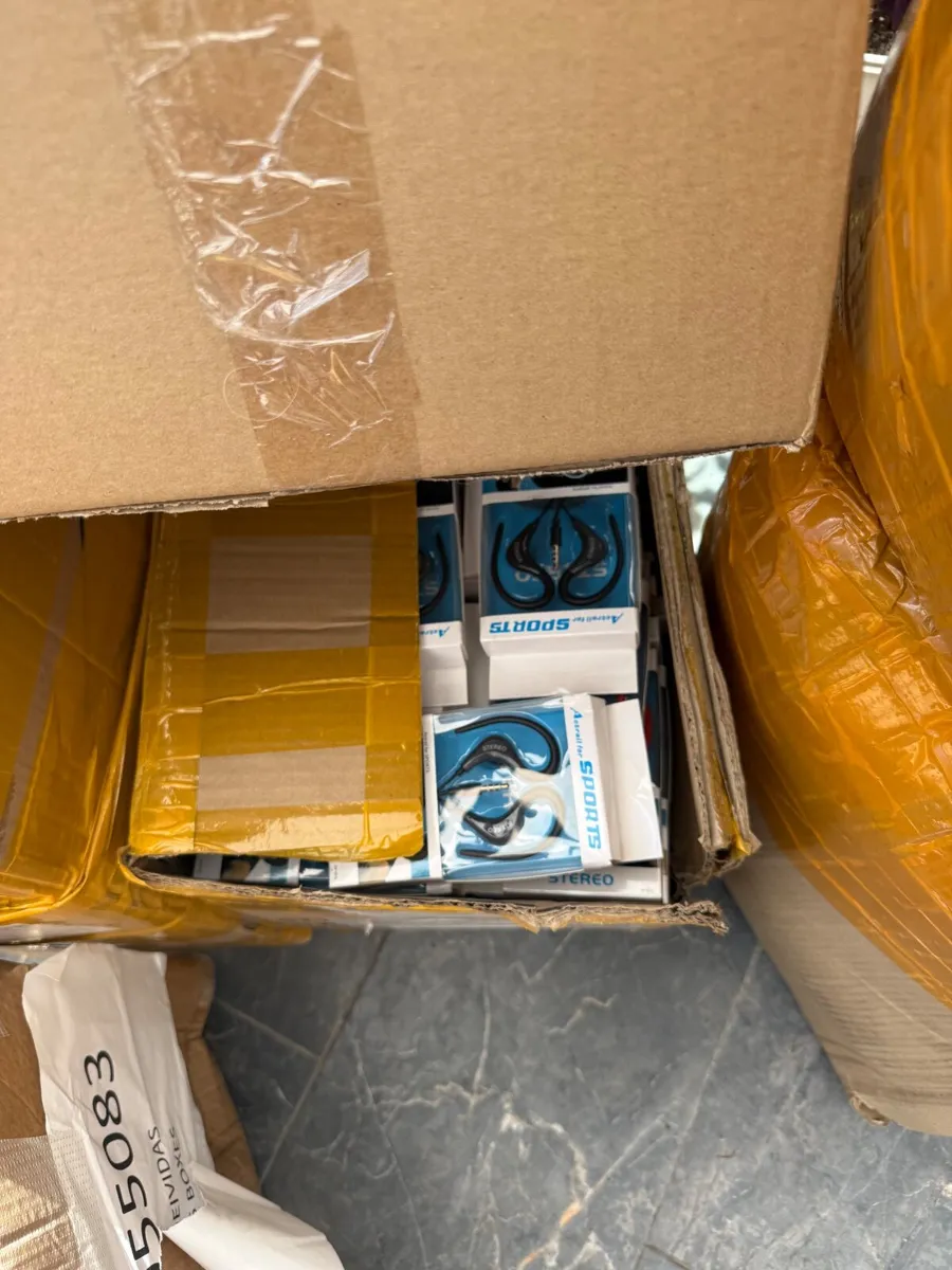 Bulk charger, cables cases etc - Image 1