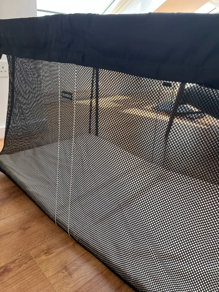 Babybjorn travel cot - Image 1