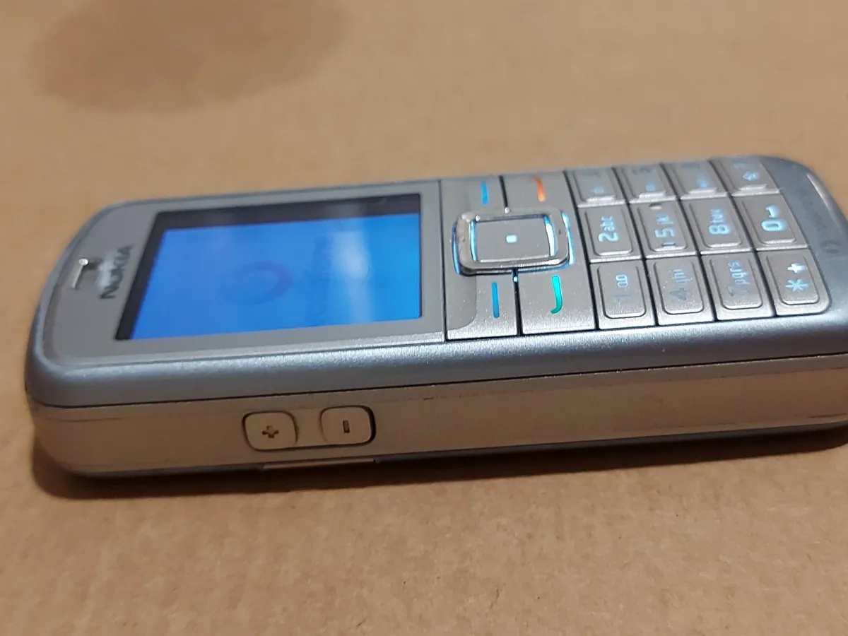 Nokia 6070 mobile phone, Vodafone network - Image 3