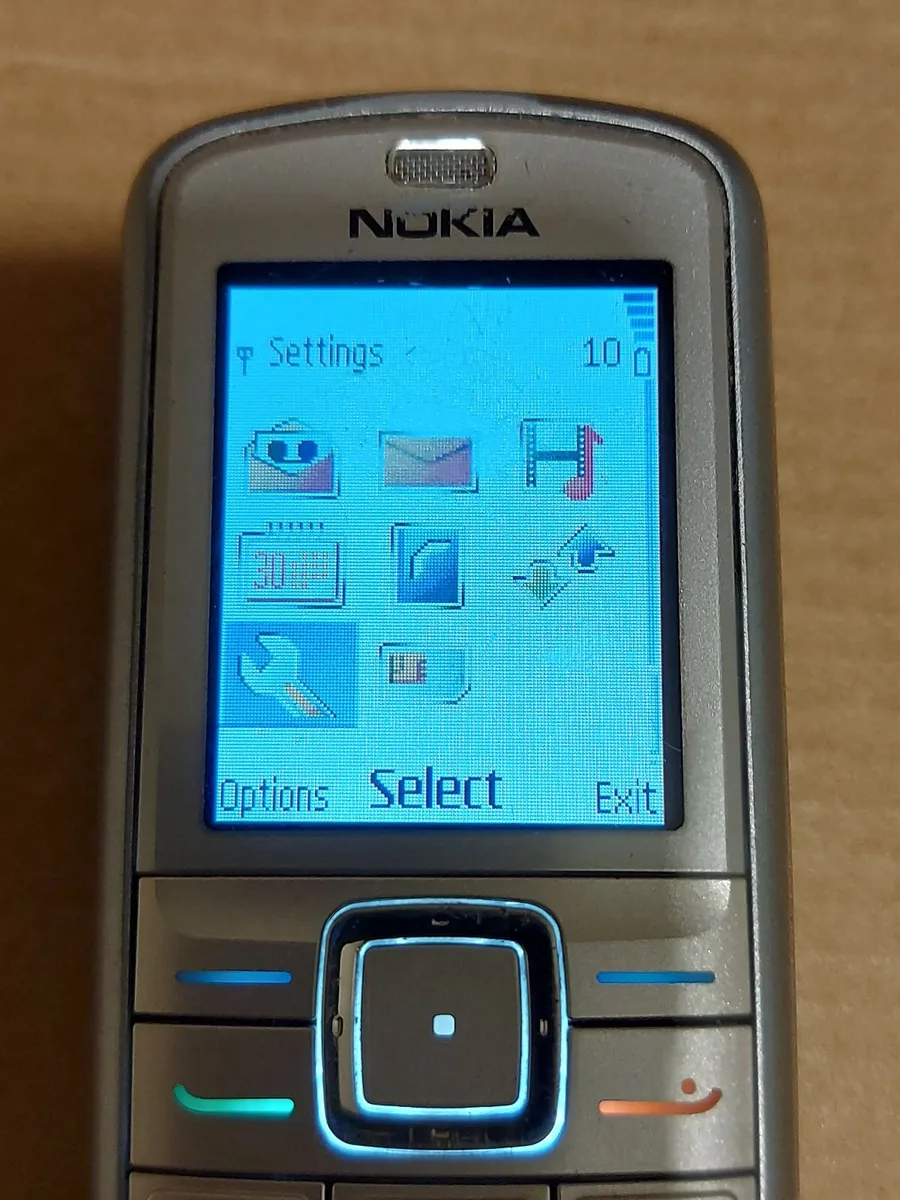 Nokia 6070 mobile phone, Vodafone network - Image 4