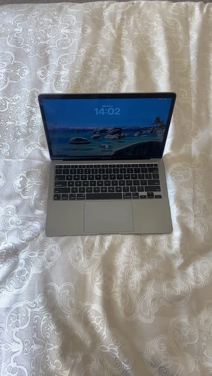 Apple MacBook Air 13" M1 256GB SSD 8GB RAM 94% BH - Image 1