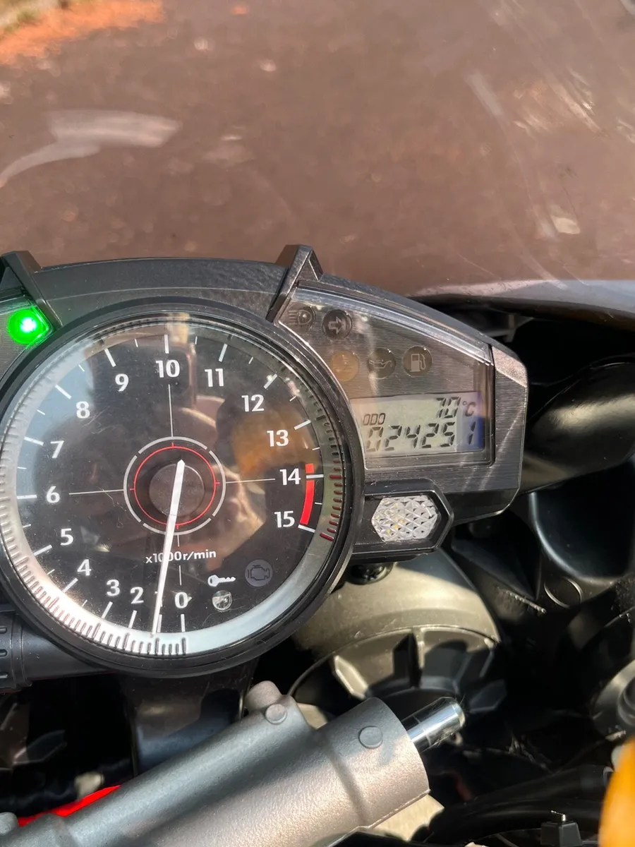 Yamaha r1 - Image 2