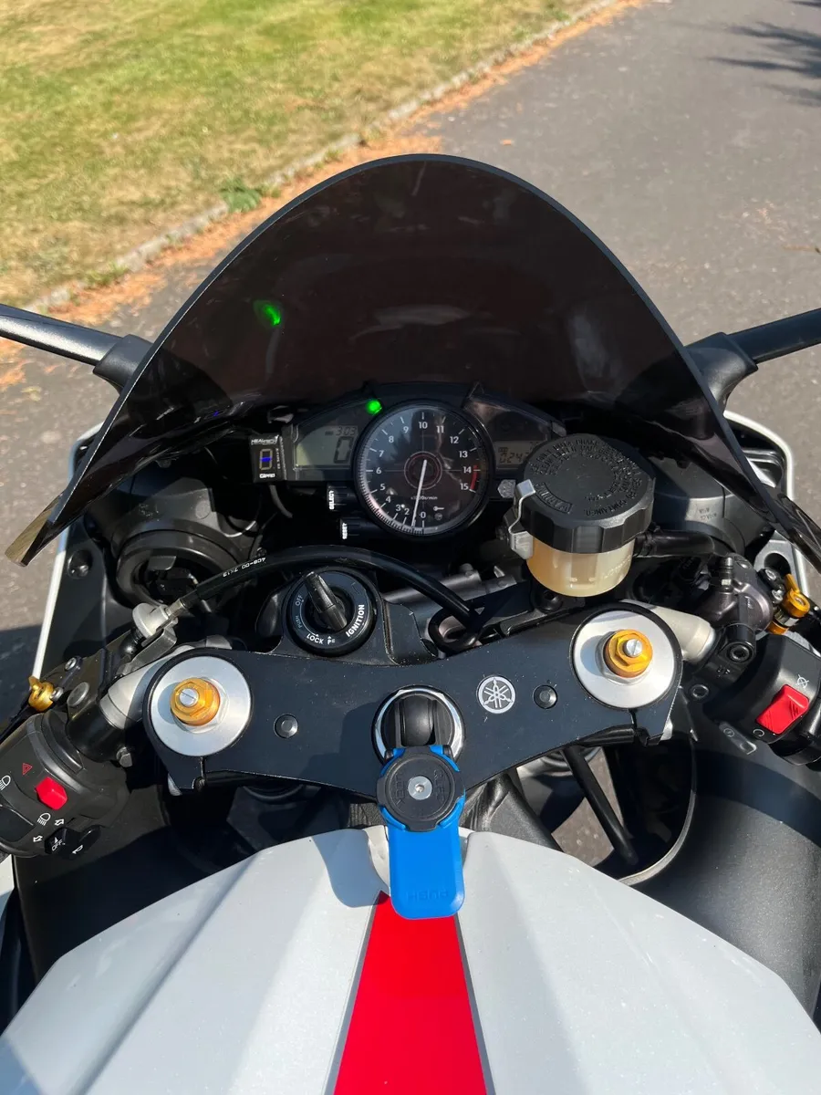Yamaha r1 - Image 4